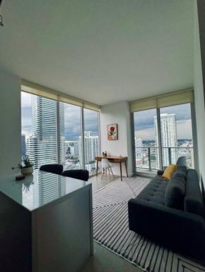Luxury Penthouse Loft Rooftop Pool Free Parking